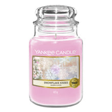 Load image into Gallery viewer, Yankee Candle Snowflake Kisses Large Jar
